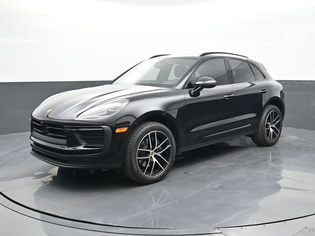 2025 Porsche Macan's photo