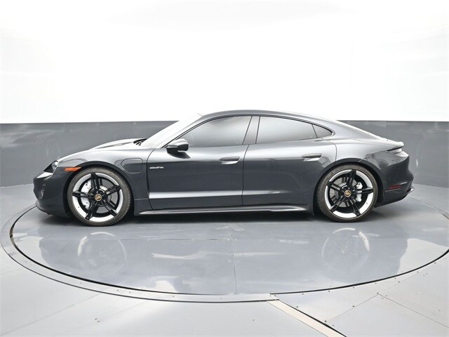 2024 Porsche Taycan 4S photo 2