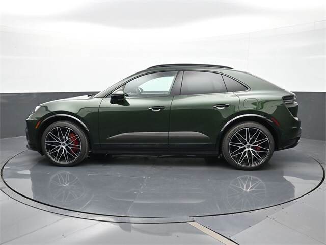 2025 Porsche Macan Electric Turbo photo 2