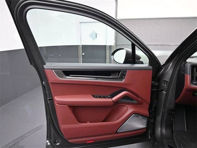 2025 Porsche Cayenne Turbo E-Hybrid - Photo 18
