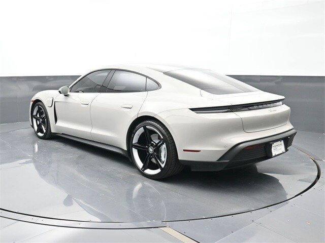 2024 Porsche Taycan photo 3