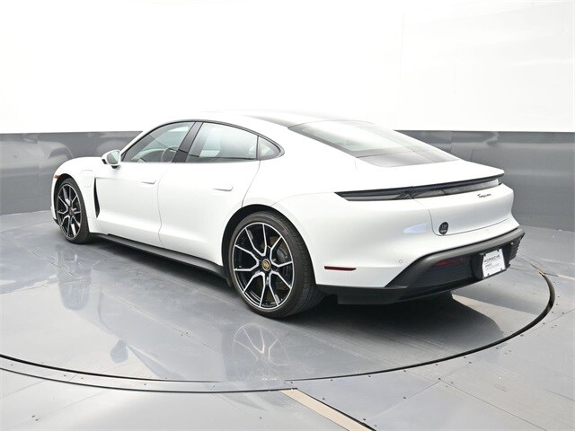 2024 Porsche Taycan photo 3