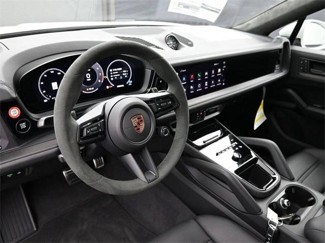 2025 Porsche Cayenne Coupe GTS photo 4
