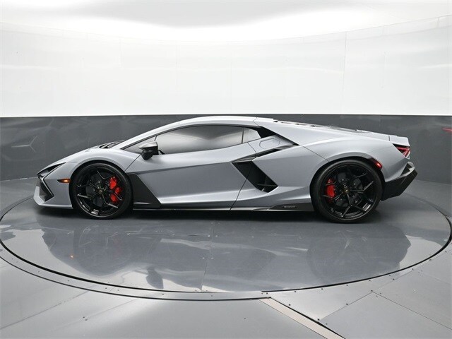 2024 Lamborghini Revuelto photo 2