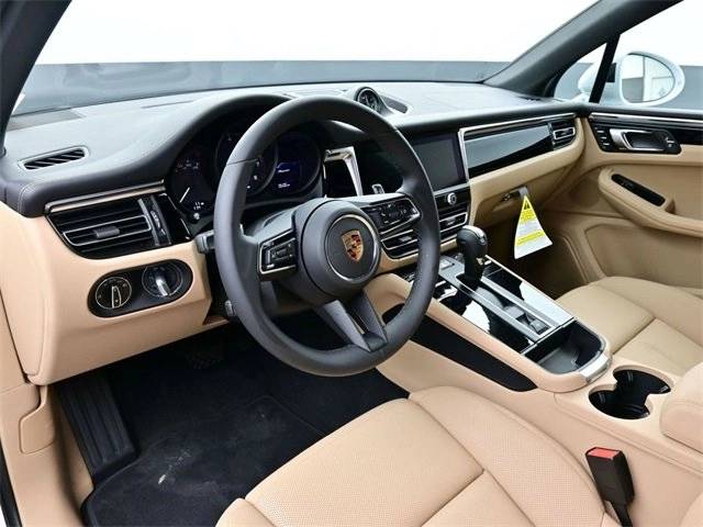 2026 Porsche Macan T photo 4