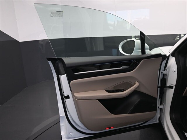 2025 Porsche Macan Electric photo 4