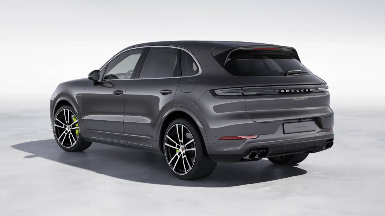2026 Porsche Cayenne S E-Hybrid photo 3