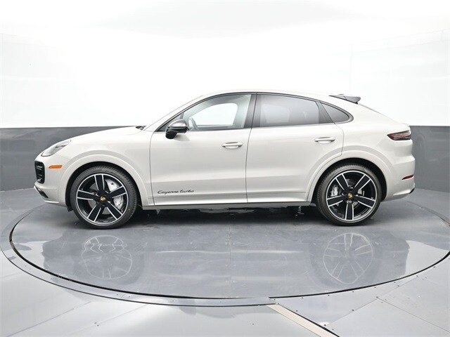 2022 Porsche Cayenne Coupe Turbo photo 2