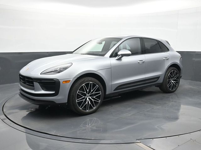 2025 Porsche Macan -'s photo