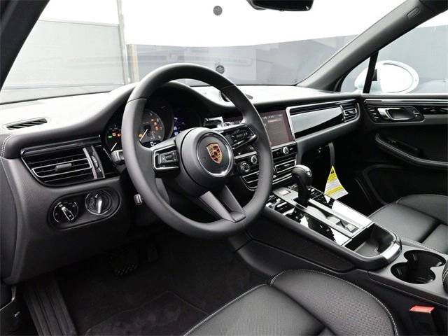 2026 Porsche Macan S photo 4