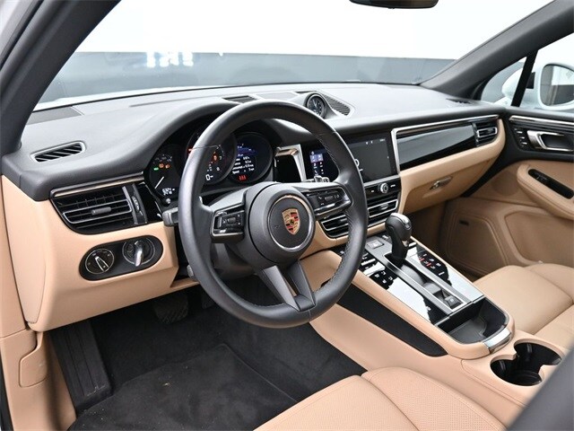 2023 Porsche Macan T photo 4