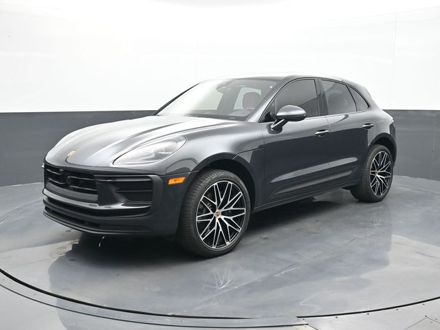 2025 Porsche Macan's photo