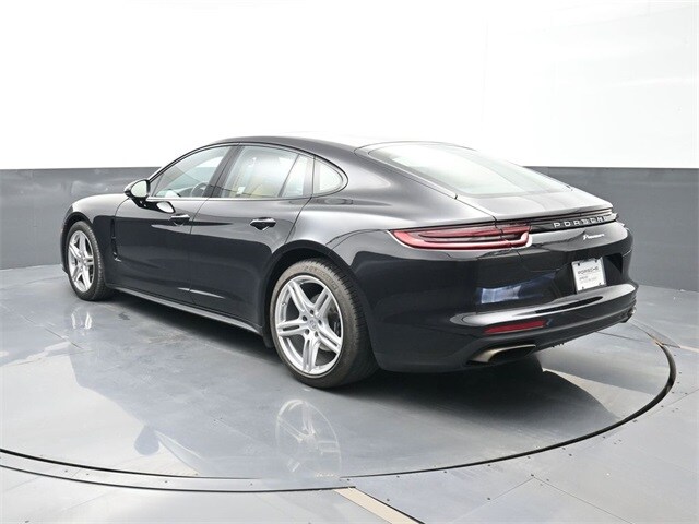 2017 Porsche Panamera Base photo 3