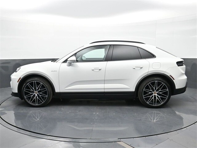 2025 Porsche Macan Electric photo 2