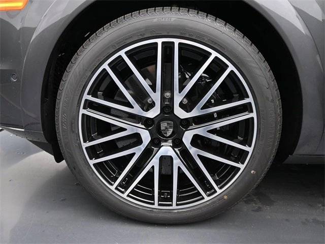 2025 Porsche Cayenne Turbo E-Hybrid - Photo 6