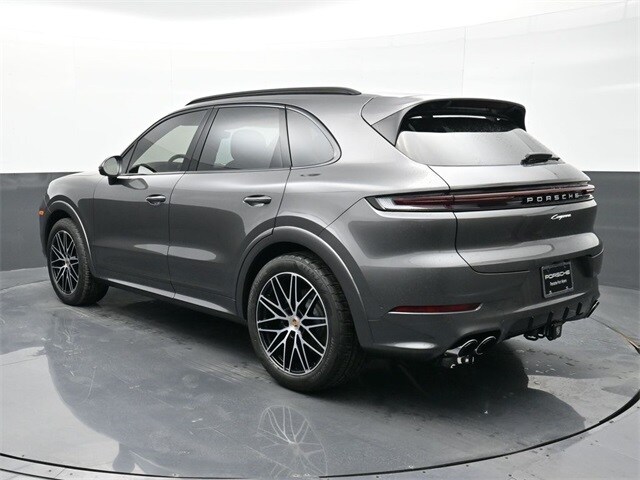 2025 Porsche Cayenne photo 3