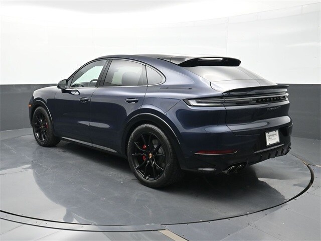 2025 Porsche Cayenne GTS photo 3