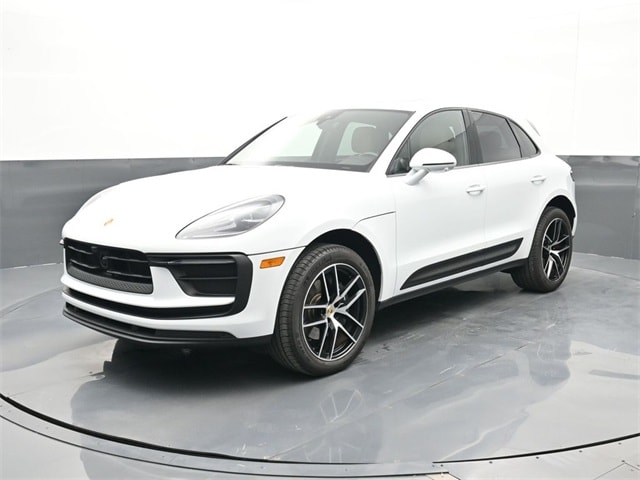 2024 Porsche Macan T's photo