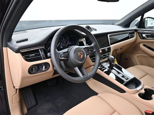 2026 Porsche Macan T photo 4
