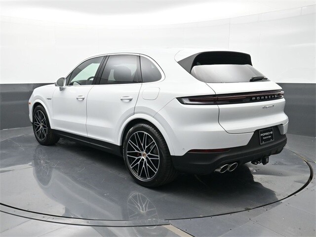 2025 Porsche Cayenne E-Hybrid S photo 3