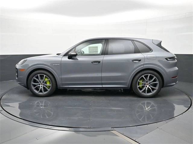 2025 Porsche Cayenne E-Hybrid S photo 2