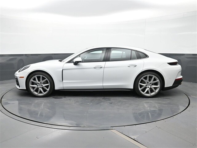 2024 Porsche Panamera 4 photo 2