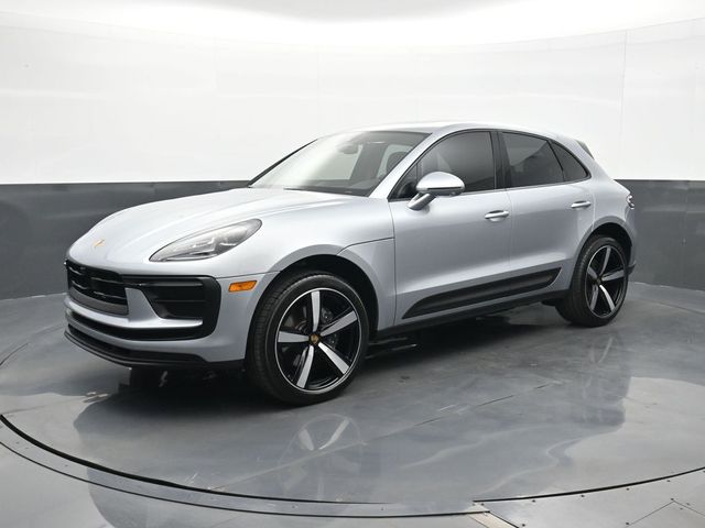 2025 Porsche Macan's photo
