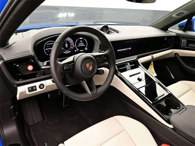 2025 Porsche Panamera GTS photo 4