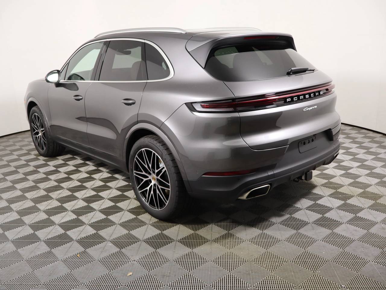 2026 Porsche Cayenne photo 2