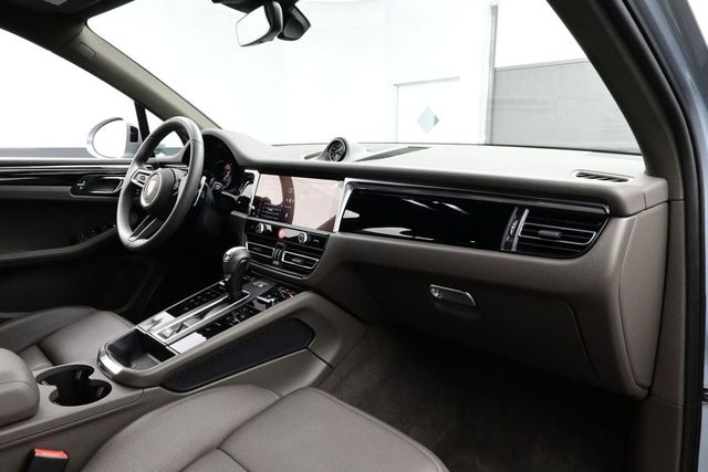 2025 Porsche Macan Base - Photo 19
