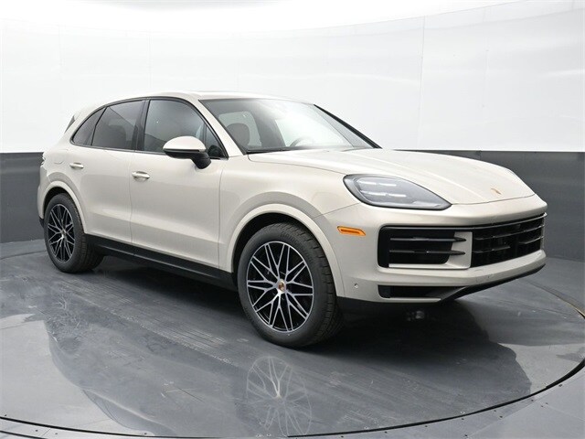 2025 Porsche Cayenne photo 2
