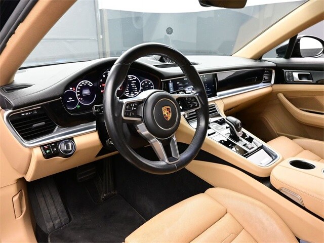 2017 Porsche Panamera Base photo 4