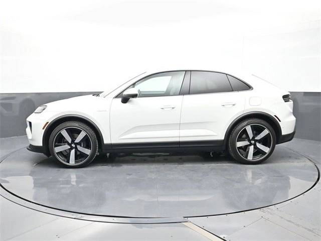 2025 Porsche Macan 4 Electric photo 2