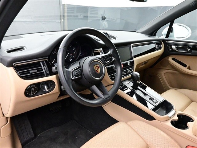 2024 Porsche Macan T photo 4