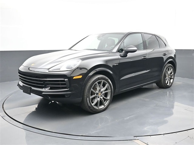 2023 Porsche Cayenne Platinum Edition's photo