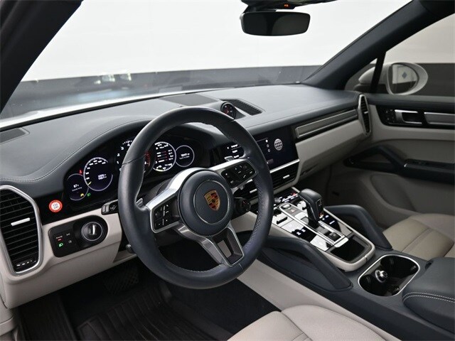 2023 Porsche Cayenne E-Hybrid Platinum Edition photo 4