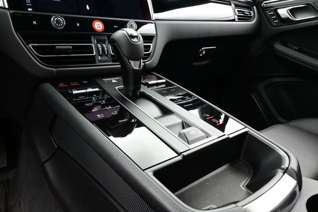 2025 Porsche Macan Base - Photo 11