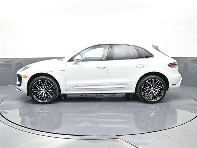 2026 Porsche Macan T photo 2