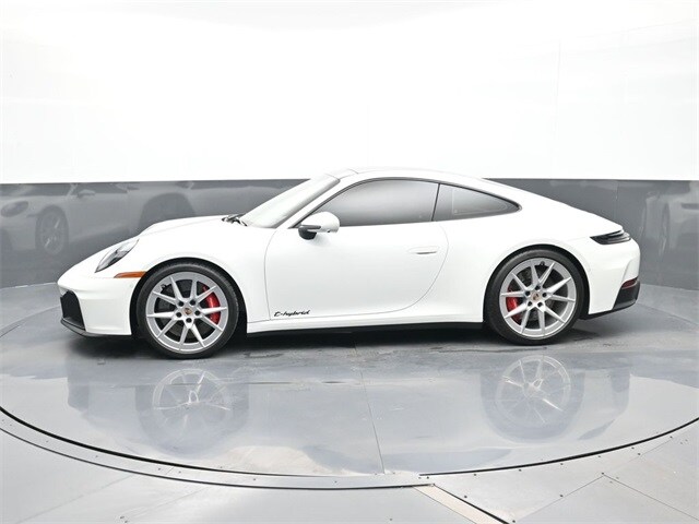 2025 Porsche 911 GTS photo 2