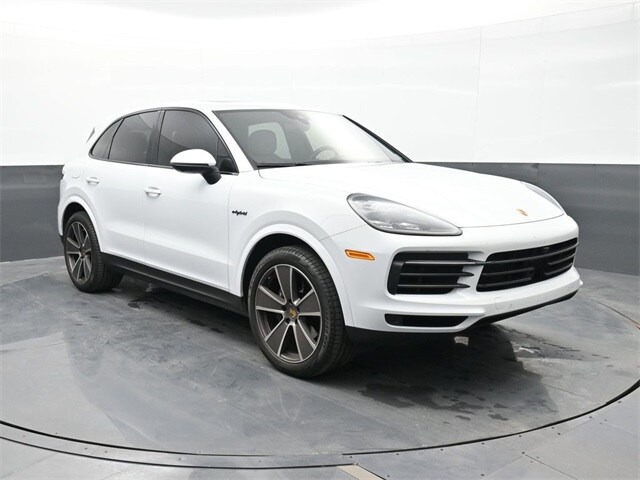 2023 Porsche Cayenne E-Hybrid Platinum Edition photo 3