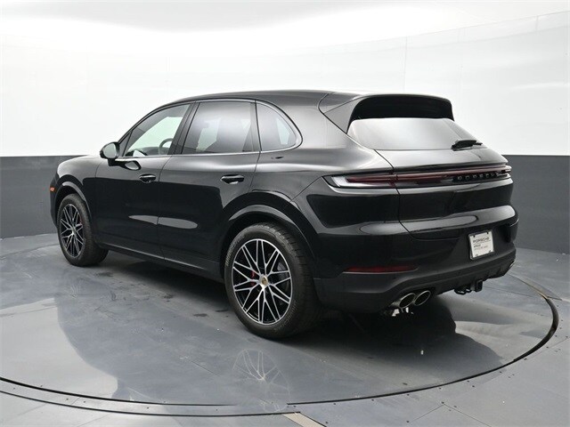 2024 Porsche Cayenne S photo 3