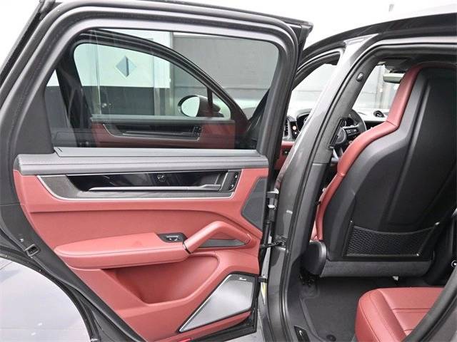 2025 Porsche Cayenne Turbo E-Hybrid - Photo 24
