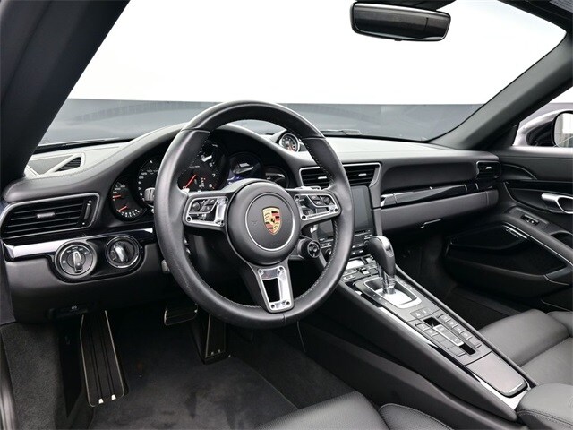 2019 Porsche 911 4S Targa 4 GTS photo 4