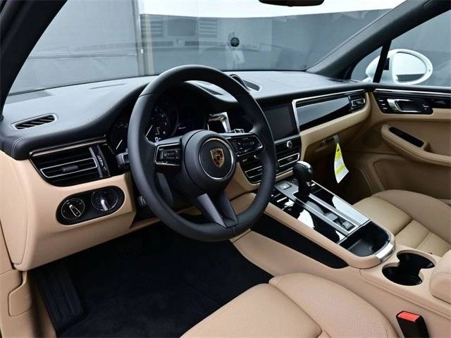 2026 Porsche Macan T photo 4