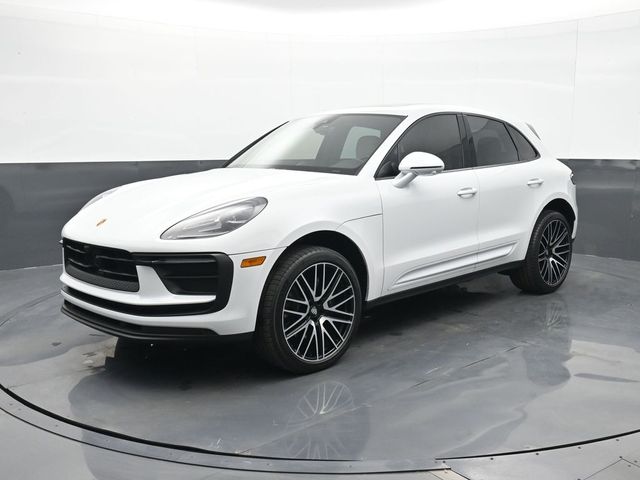 2025 Porsche Macan's photo