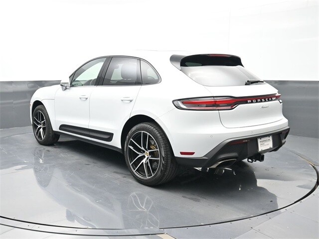 2023 Porsche Macan T photo 3