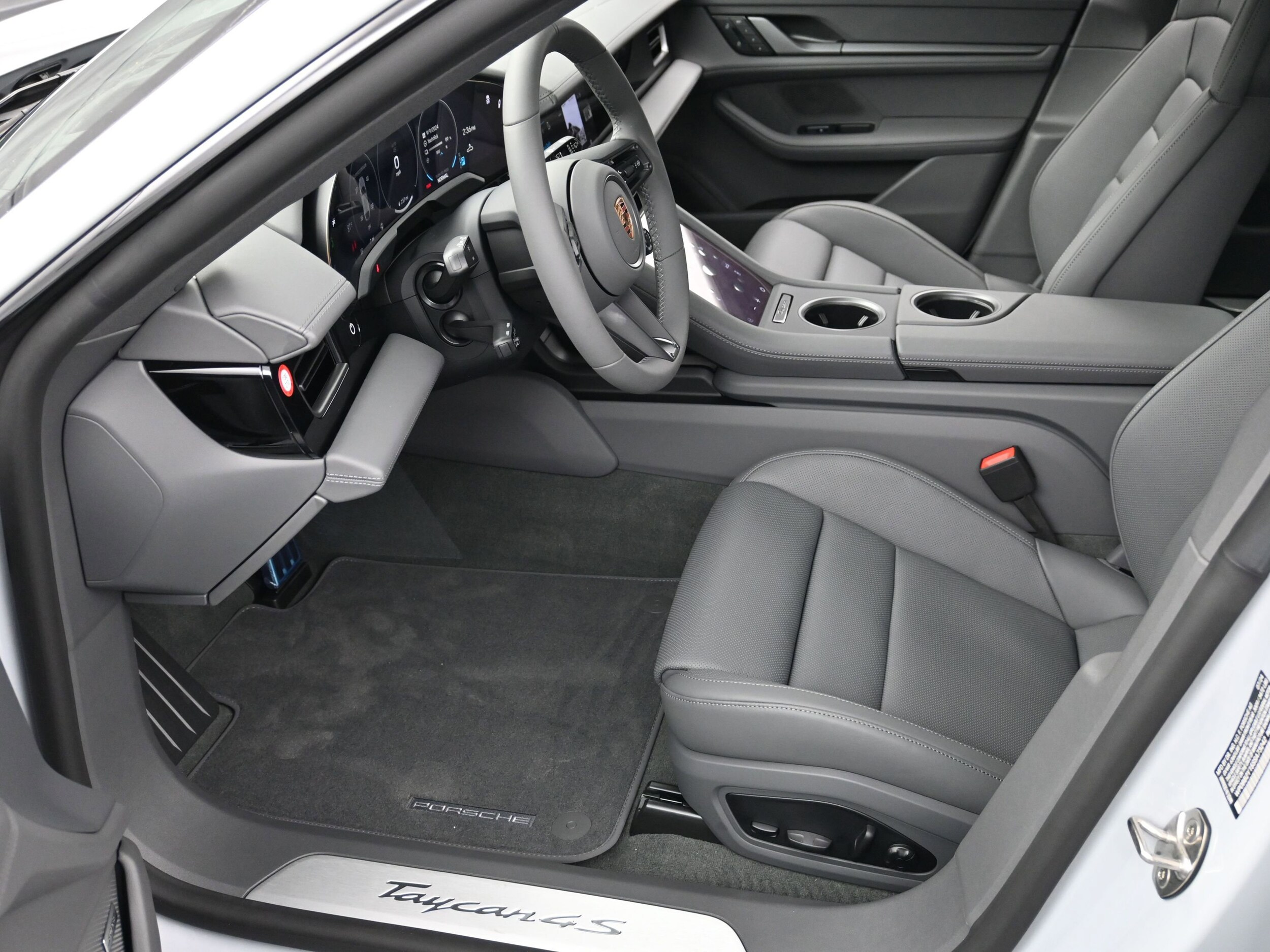 2025 Porsche Taycan 4S Cross Turismo photo 4