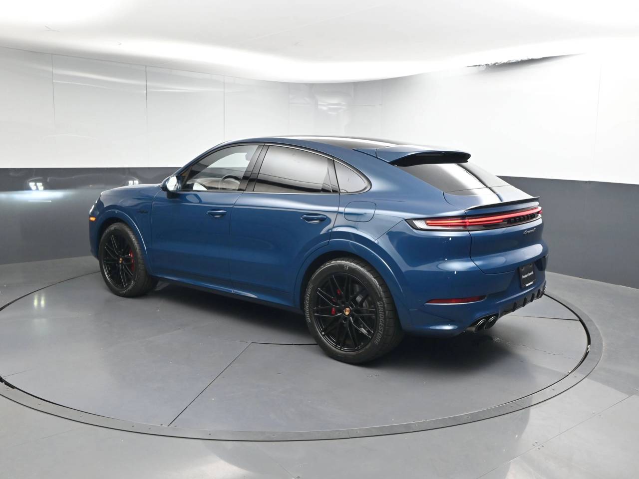 2025 Porsche Cayenne S E-Hybrid Coupe photo 3