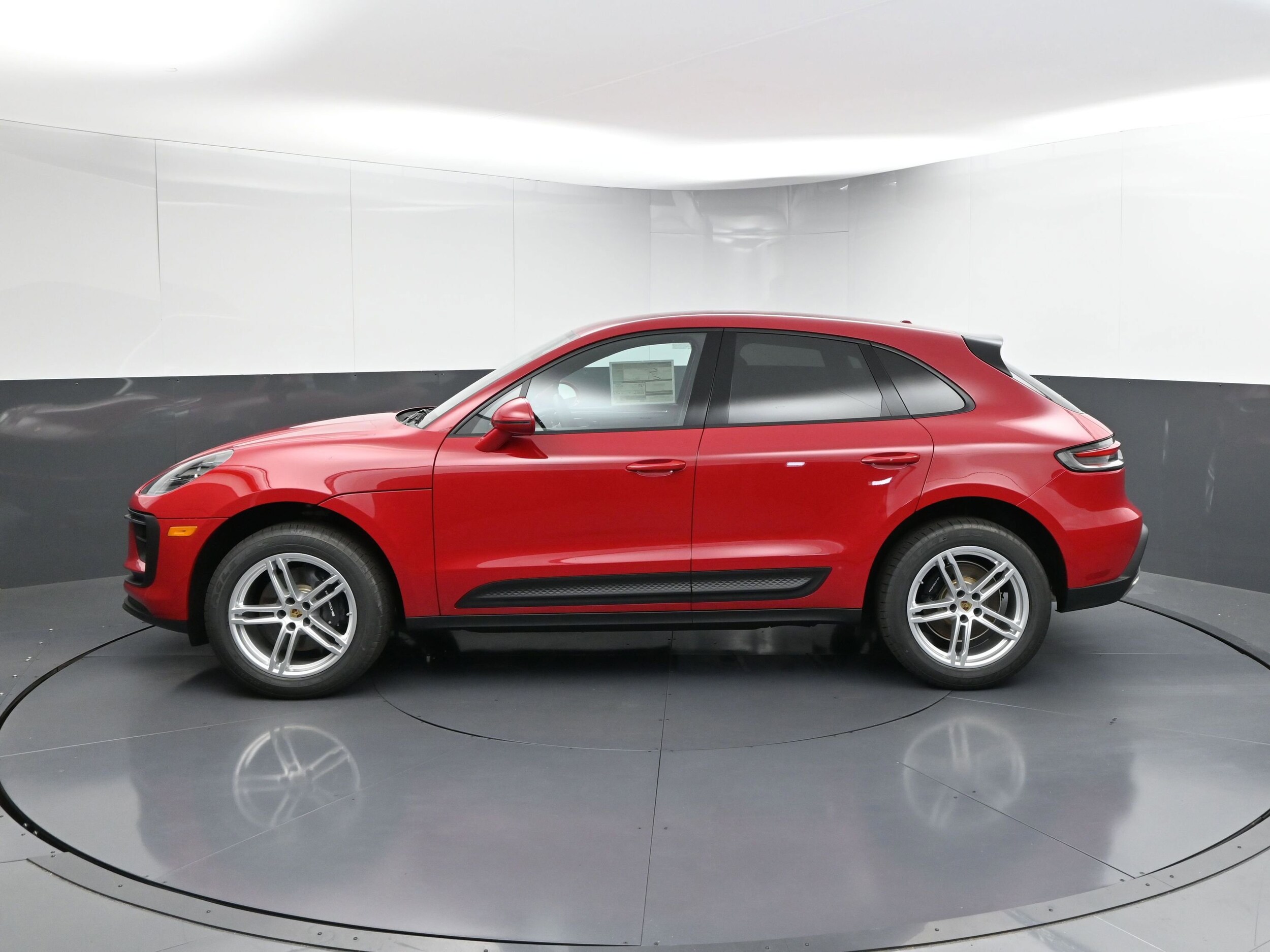 2025 Porsche Macan T photo 2