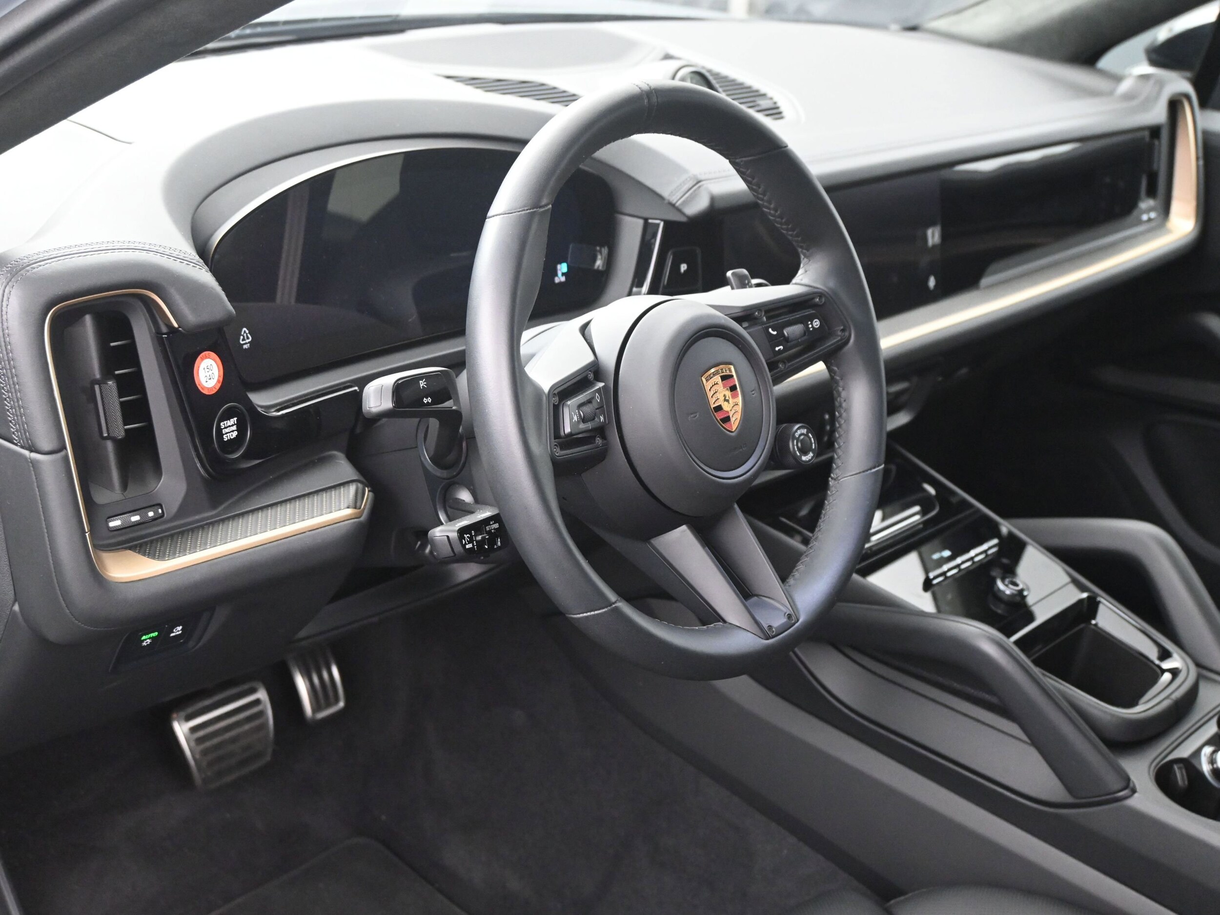 2025 Porsche Cayenne GTS Coupe photo 4